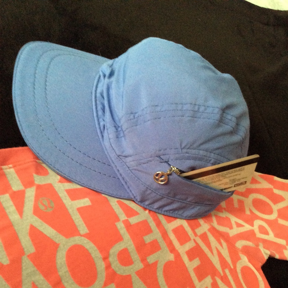 Blue lululemon hat, good condition